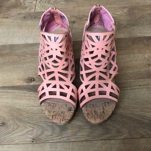 Not Rated wedge size 8